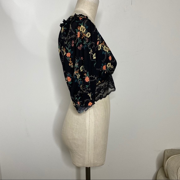 UO Samara Plunging Surplice Cropped Top - Picture 6 of 7